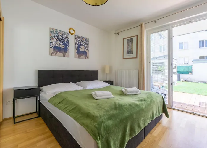 With Garden Close To Stadthalle, Westbahnhof *